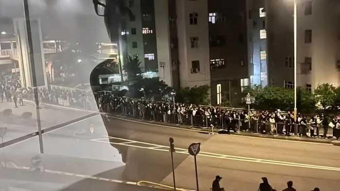 10万内地人深夜滞留香港崩溃！惊动港府