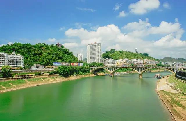 中央明确广西十大城市排名：柳州第2，梧州仅第7，百色第9