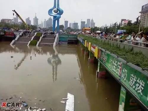 当年济南718暴雨事件，同学一直叫我冒雨去银座玩，我很庆幸没去