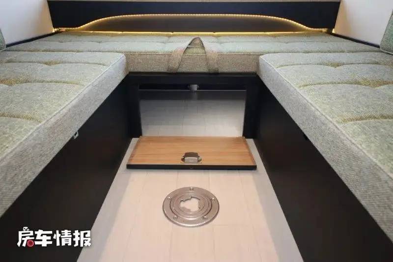 新款丰田海狮房车，2.7L动力带四驱大床能睡3人，20多万性价比高